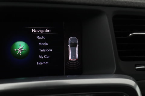 Volvo V60 T3 R-Design | Trekhaak | Adaptieve Xenon | Standkachel | Automaat | Navigatie | 18 Inch