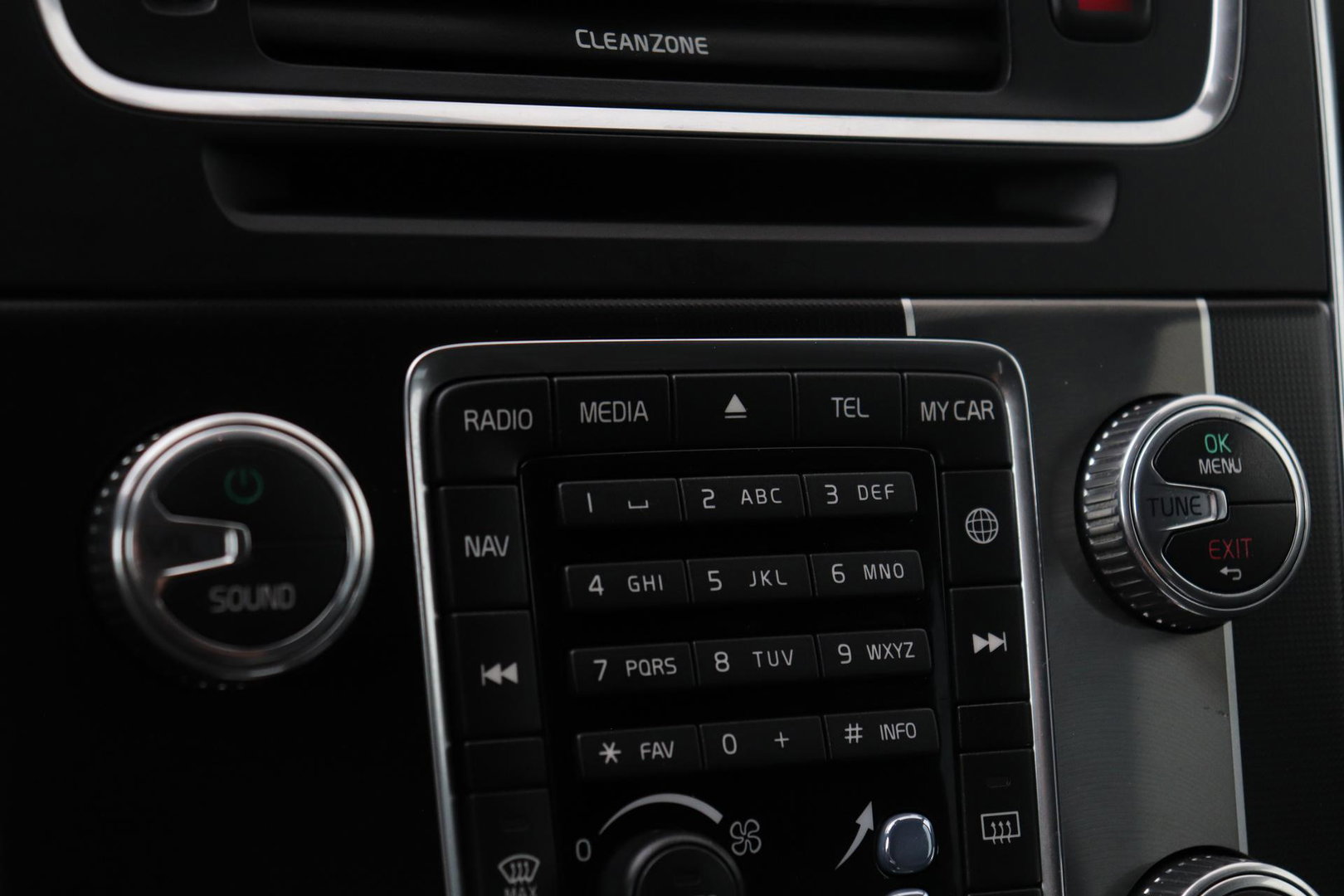 Volvo V60 T3 R-Design | Trekhaak | Adaptieve Xenon | Standkachel | Automaat | Navigatie | 18 Inch