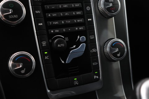 Volvo V60 T3 R-Design | Trekhaak | Adaptieve Xenon | Standkachel | Automaat | Navigatie | 18 Inch