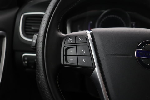 Volvo V60 T3 R-Design | Trekhaak | Adaptieve Xenon | Standkachel | Automaat | Navigatie | 18 Inch