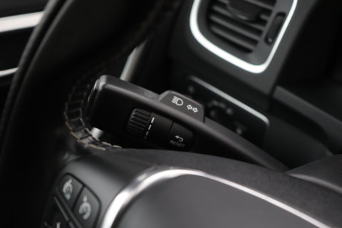 Volvo V60 T3 R-Design | Trekhaak | Adaptieve Xenon | Standkachel | Automaat | Navigatie | 18 Inch