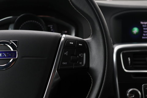 Volvo V60 T3 R-Design | Trekhaak | Adaptieve Xenon | Standkachel | Automaat | Navigatie | 18 Inch