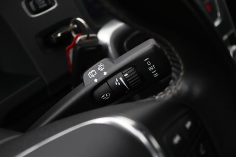 Volvo V60 T3 R-Design | Trekhaak | Adaptieve Xenon | Standkachel | Automaat | Navigatie | 18 Inch