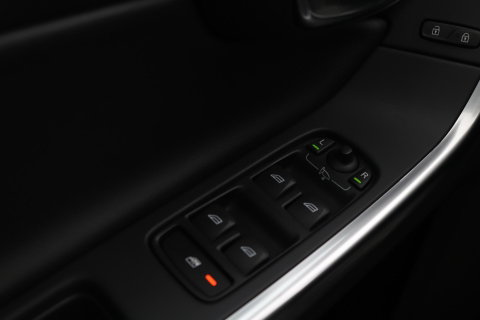 Volvo V60 T3 R-Design | Trekhaak | Adaptieve Xenon | Standkachel | Automaat | Navigatie | 18 Inch