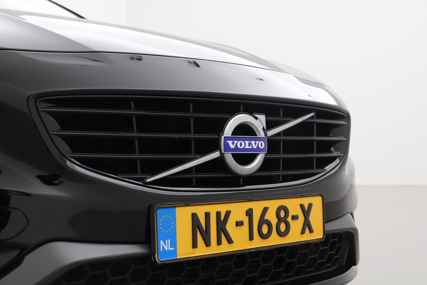 Volvo V60 T3 R-Design | Trekhaak | Adaptieve Xenon | Standkachel | Automaat | Navigatie | 18 Inch