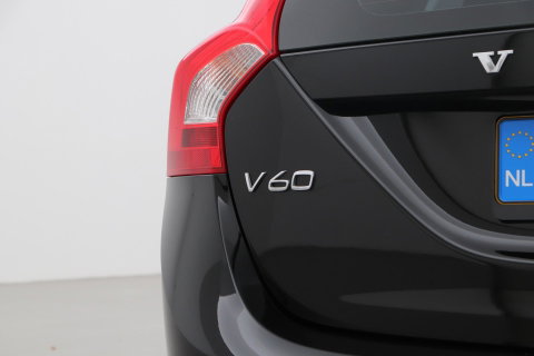 Volvo V60 T3 R-Design | Trekhaak | Adaptieve Xenon | Standkachel | Automaat | Navigatie | 18 Inch
