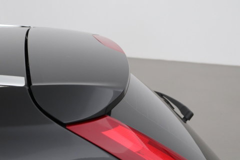 Volvo V60 T3 R-Design | Trekhaak | Adaptieve Xenon | Standkachel | Automaat | Navigatie | 18 Inch