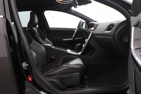 Volvo V60 T3 R-Design | Trekhaak | Adaptieve Xenon | Standkachel | Automaat | Navigatie | 18 Inch