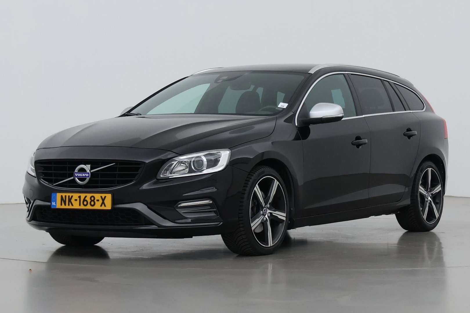 Volvo V60 T3 R-Design | Trekhaak | Adaptieve Xenon | Standkachel | Automaat | Navigatie | 18 Inch