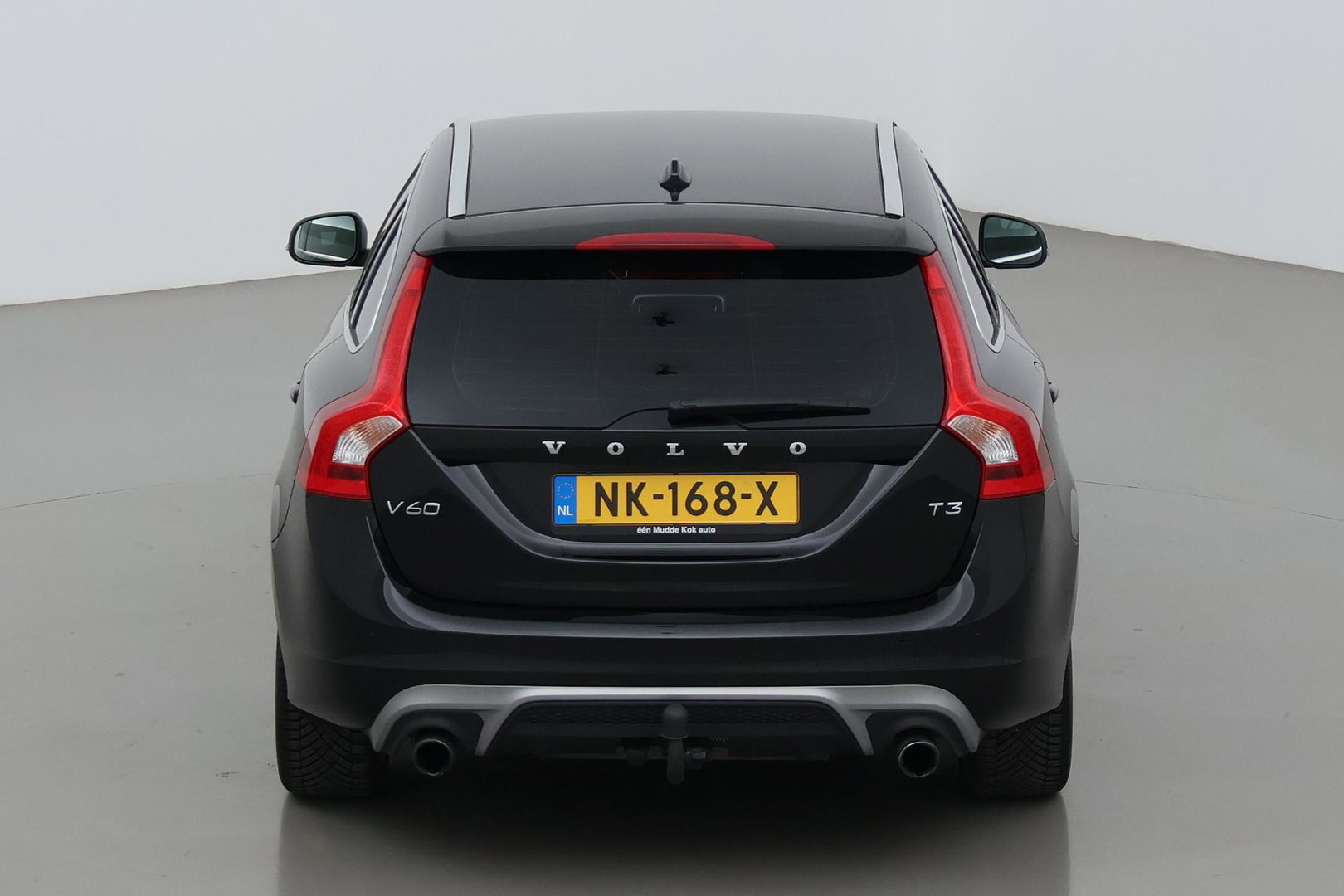 Volvo V60 T3 R-Design | Trekhaak | Adaptieve Xenon | Standkachel | Automaat | Navigatie | 18 Inch