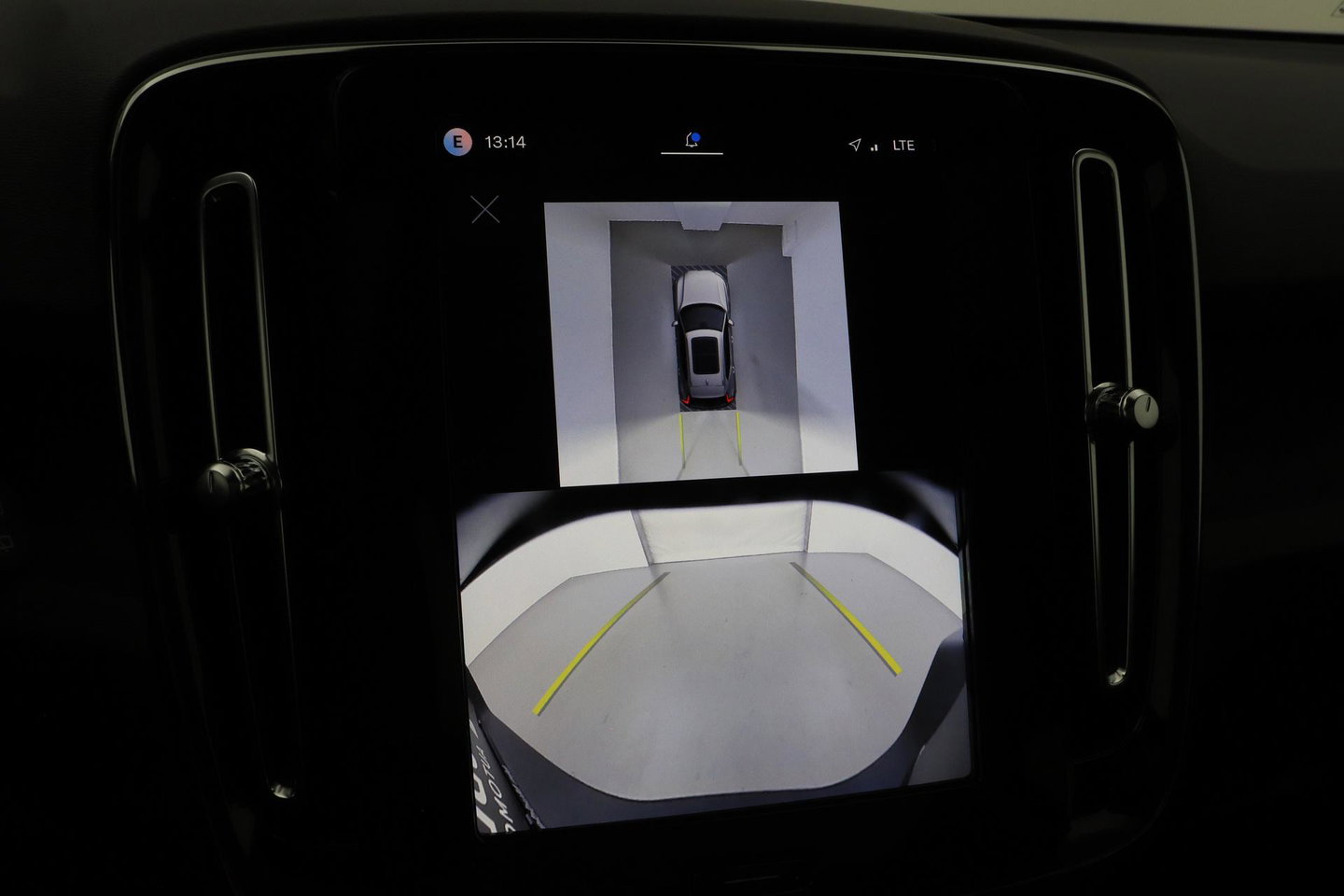 Volvo EX40 Single Motor Extended Range Plus Black Ed. 82 kWh | ACC | Panoramadak | 360° Camera | Harman/Kardon | BLIS | 20 Inch