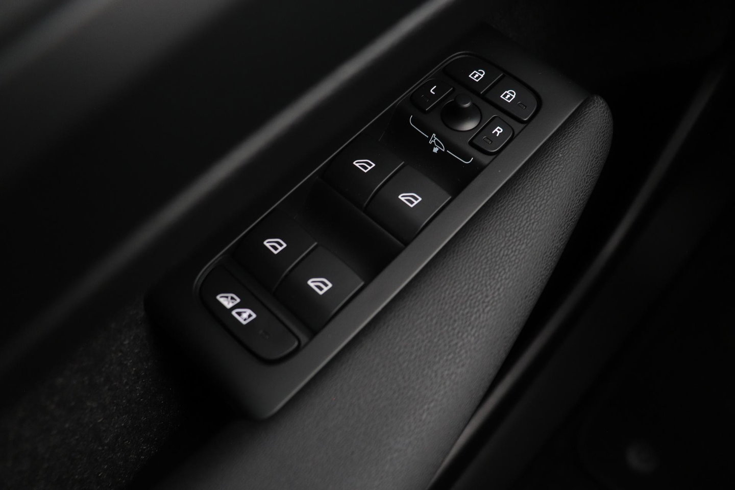 Volvo EX40 Single Motor Extended Range Plus Black Ed. 82 kWh | ACC | Panoramadak | 360° Camera | Harman/Kardon | BLIS | 20 Inch