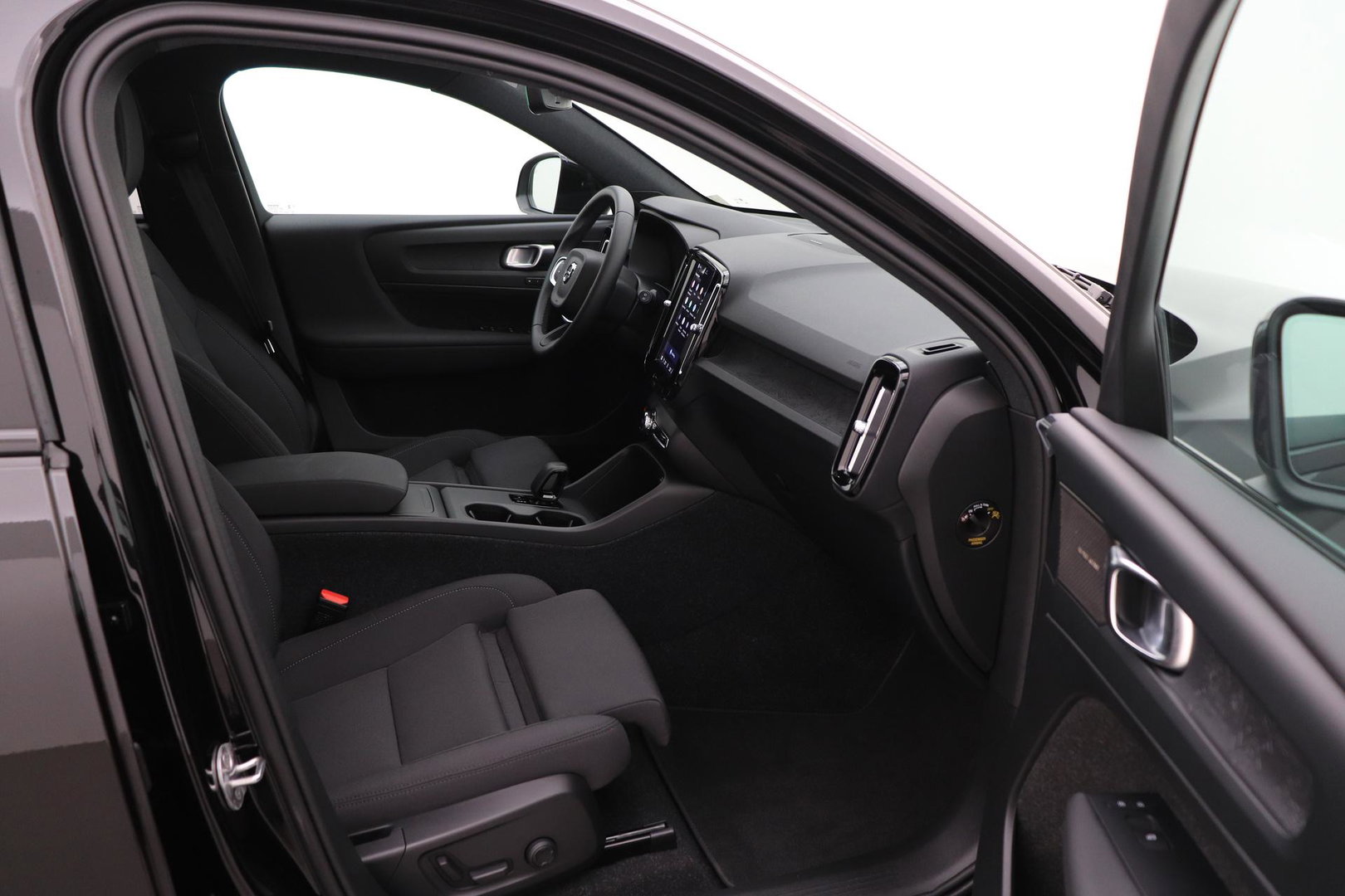 Volvo EX40 Single Motor Extended Range Plus Black Ed. 82 kWh | ACC | Panoramadak | 360° Camera | Harman/Kardon | BLIS | 20 Inch