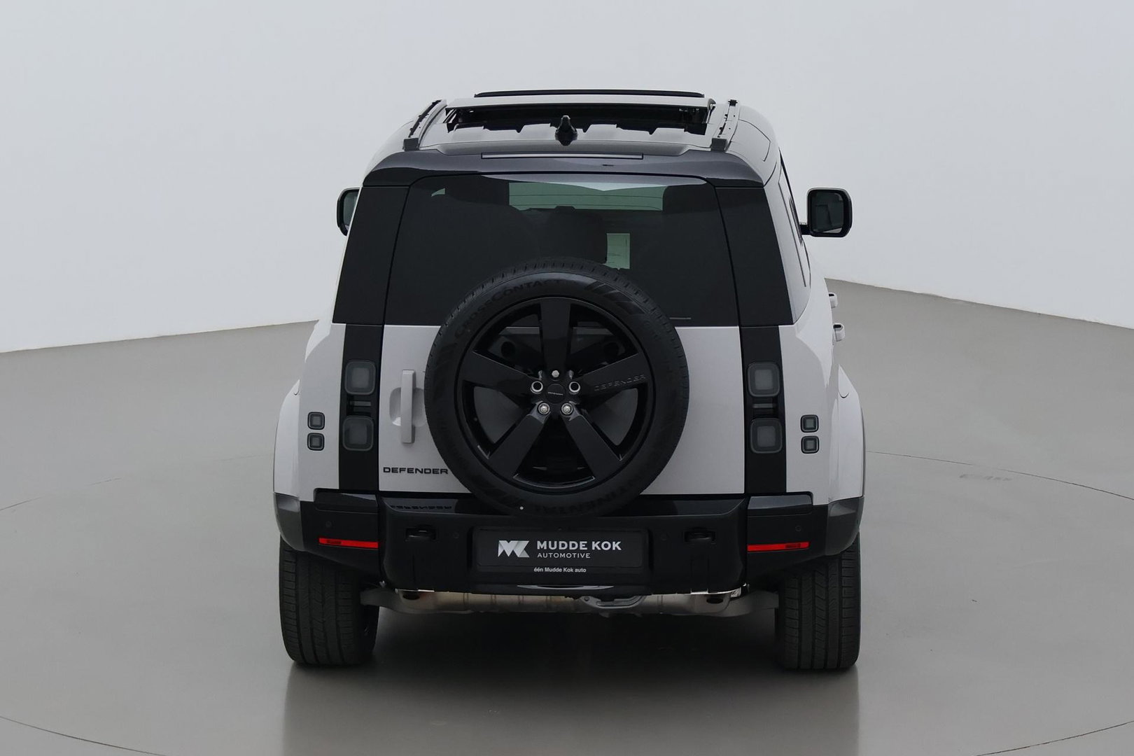 Land Rover Defender 2.0 P300e 110 X-Dynamic HSE | FACELIFT | ClearSight | Meridian Surround | Koelbox | Head-Up | Luchtvering | Trekhaak