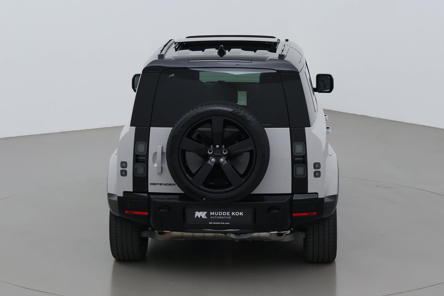 Land Rover Defender 2.0 P300e 110 X-Dynamic HSE | FACELIFT | ClearSight | Meridian Surround | Koelbox | Head-Up | Luchtvering | Trekhaak