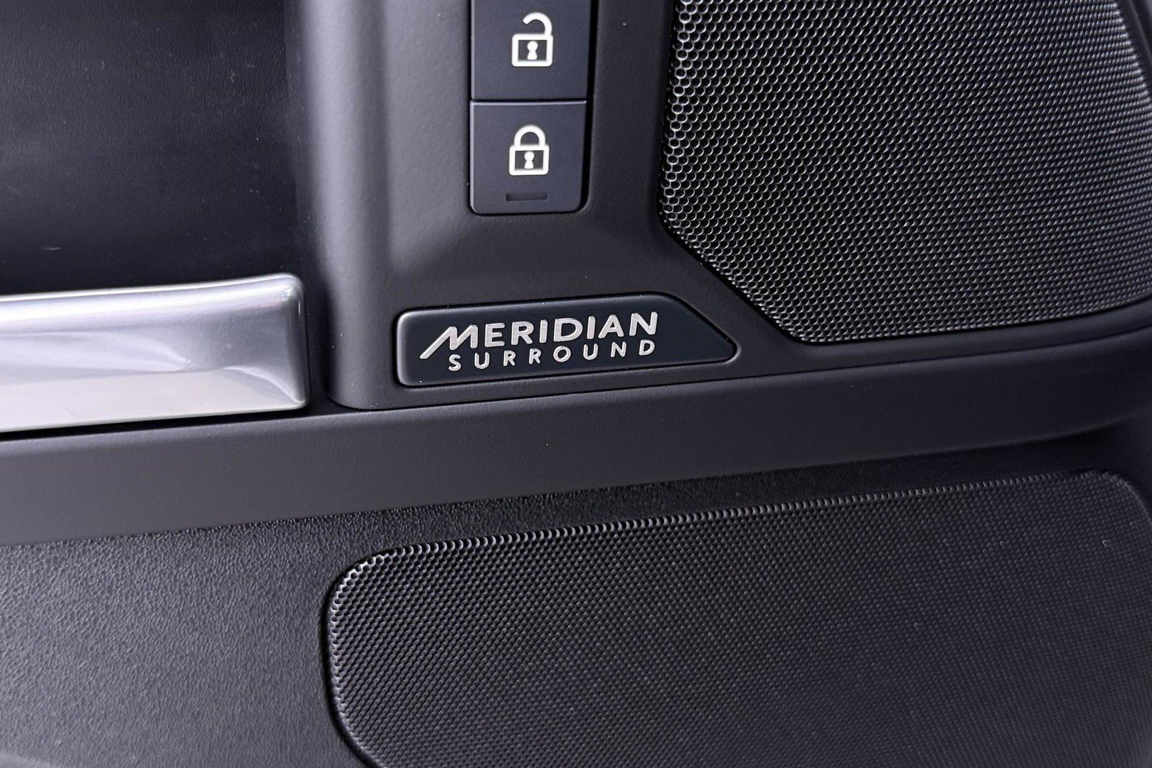 Land Rover Defender 2.0 P300e 110 X-Dynamic HSE | FACELIFT | ClearSight | Meridian Surround | Koelbox | Head-Up | Luchtvering | Trekhaak