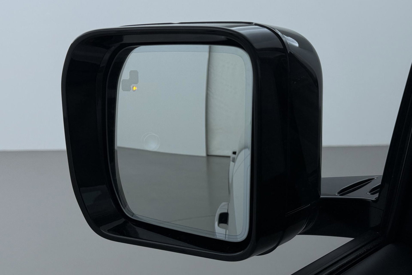 Land Rover Defender 2.0 P300e 110 X-Dynamic HSE | FACELIFT | ClearSight | Meridian Surround | Koelbox | Head-Up | Luchtvering | Trekhaak