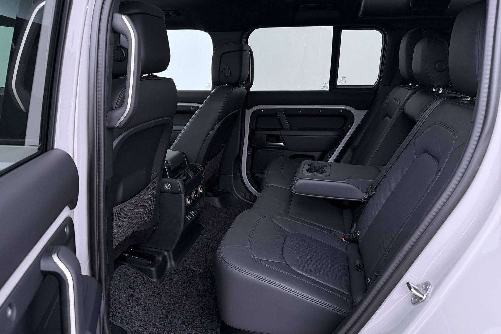 Land Rover Defender 2.0 P300e 110 X-Dynamic HSE | FACELIFT | ClearSight | Meridian Surround | Koelbox | Head-Up | Luchtvering | Trekhaak