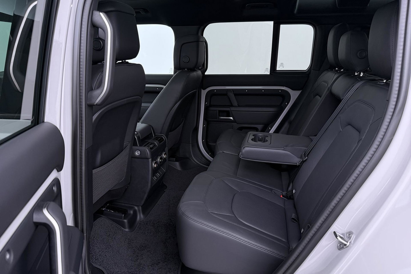 Land Rover Defender 2.0 P300e 110 X-Dynamic HSE | FACELIFT | ClearSight | Meridian Surround | Koelbox | Head-Up | Luchtvering | Trekhaak