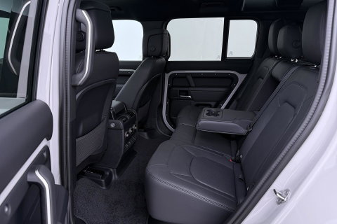 Land Rover Defender 2.0 P300e 110 X-Dynamic HSE | FACELIFT | ClearSight | Meridian Surround | Koelbox | Head-Up | Luchtvering | Trekhaak