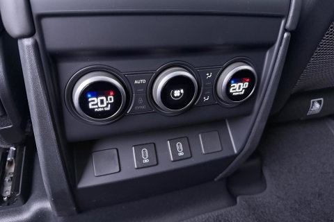 Land Rover Defender 2.0 P300e 110 X-Dynamic HSE | FACELIFT | ClearSight | Meridian Surround | Koelbox | Head-Up | Luchtvering | Trekhaak