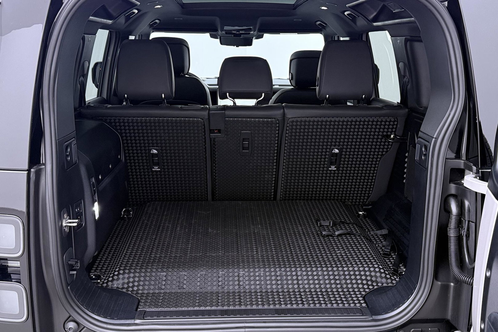Land Rover Defender 2.0 P300e 110 X-Dynamic HSE | FACELIFT | ClearSight | Meridian Surround | Koelbox | Head-Up | Luchtvering | Trekhaak