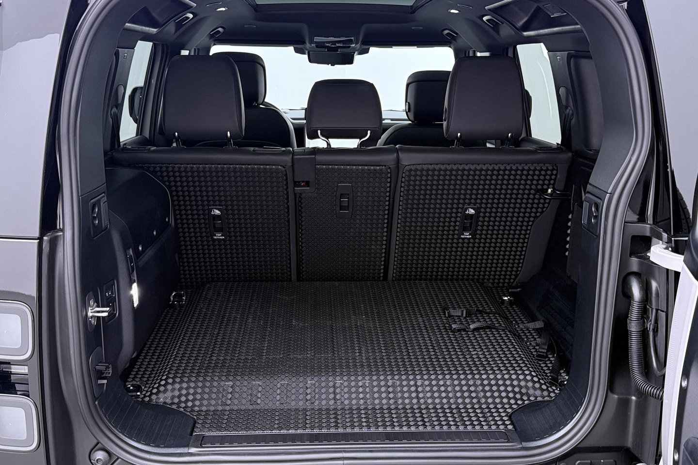Land Rover Defender 2.0 P300e 110 X-Dynamic HSE | FACELIFT | ClearSight | Meridian Surround | Koelbox | Head-Up | Luchtvering | Trekhaak