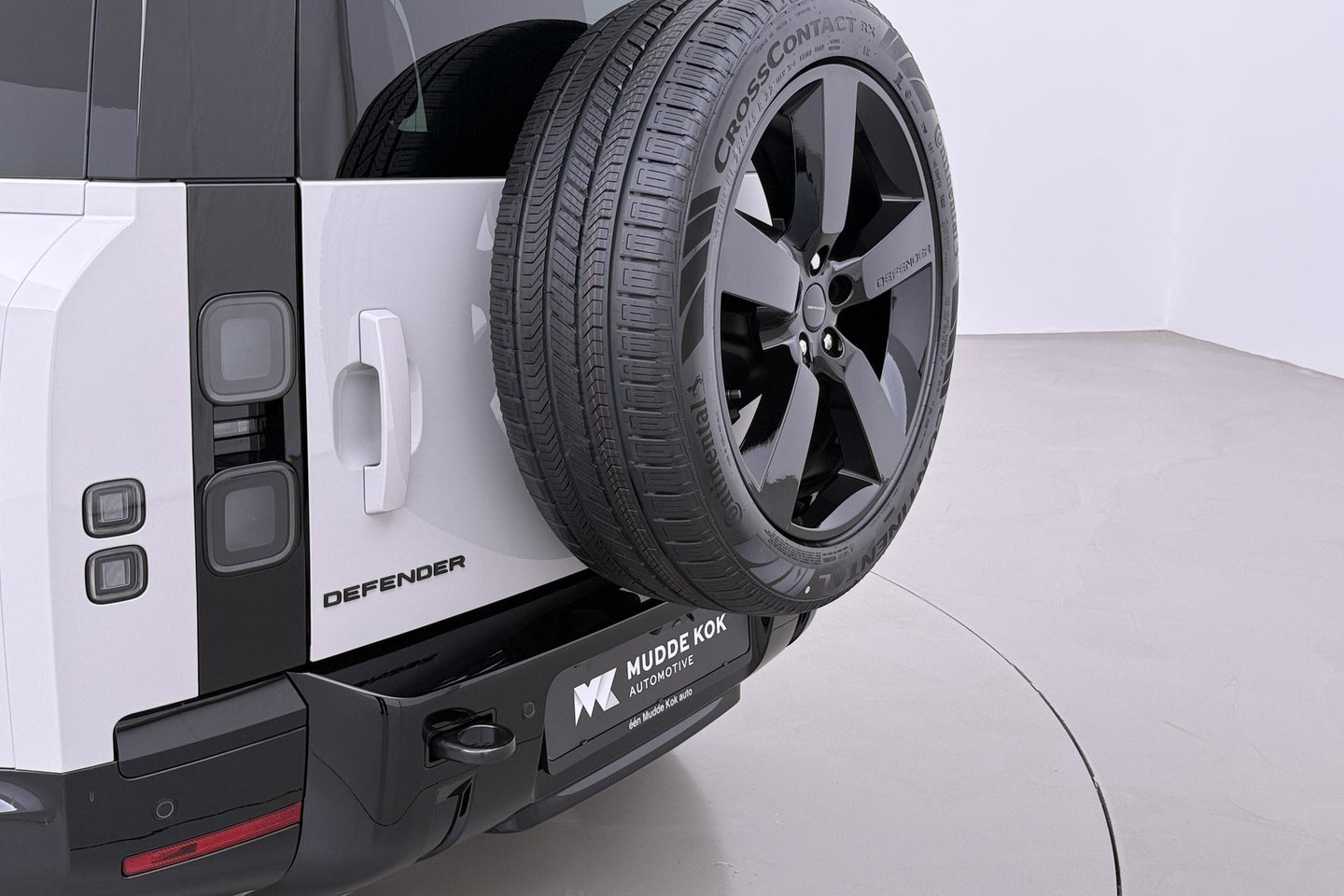 Land Rover Defender 2.0 P300e 110 X-Dynamic HSE | FACELIFT | ClearSight | Meridian Surround | Koelbox | Head-Up | Luchtvering | Trekhaak