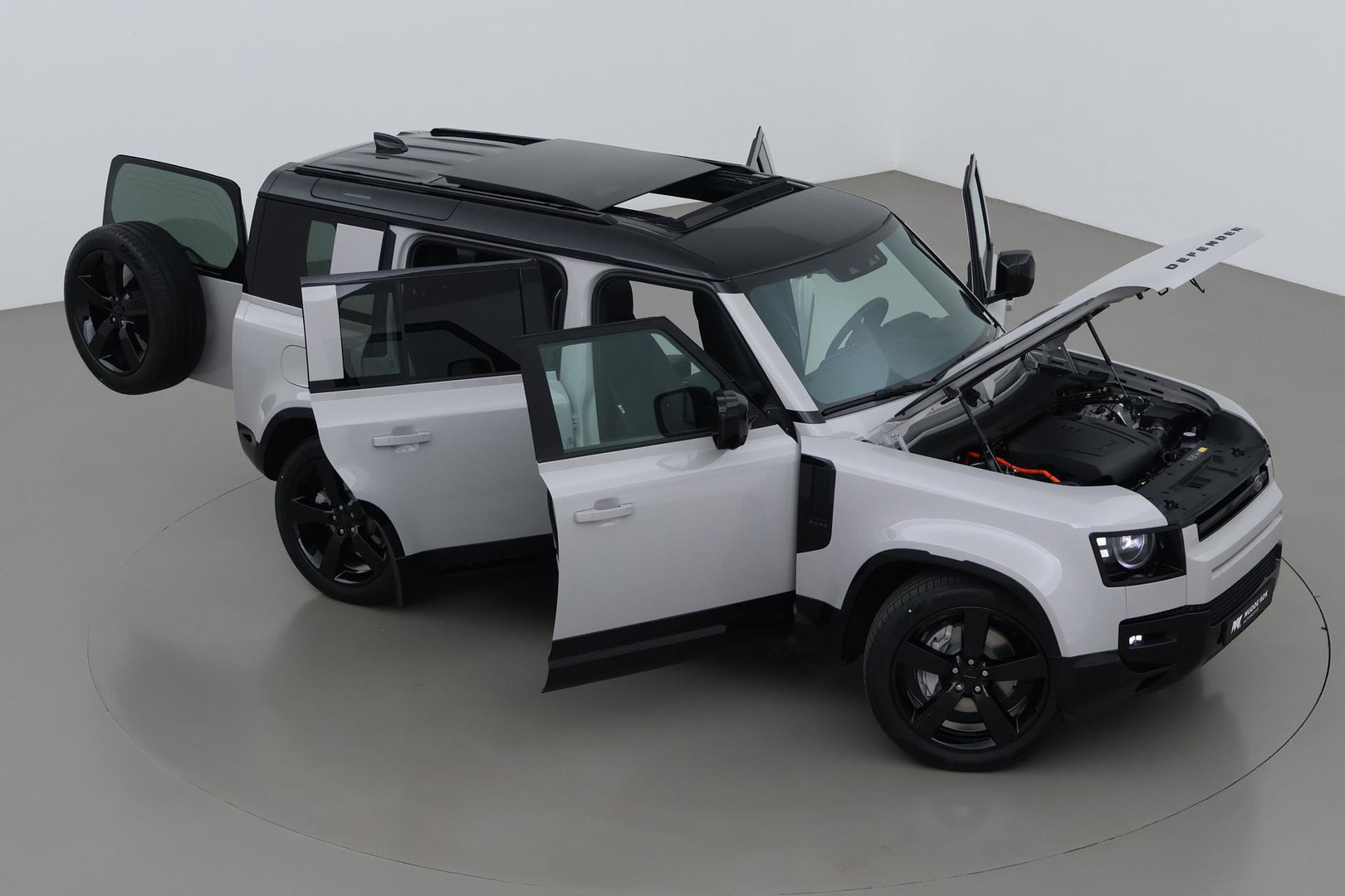 Land Rover Defender 2.0 P300e 110 X-Dynamic HSE | FACELIFT | ClearSight | Meridian Surround | Koelbox | Head-Up | Luchtvering | Trekhaak