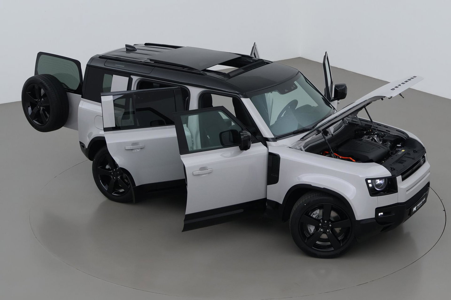 Land Rover Defender 2.0 P300e 110 X-Dynamic HSE | FACELIFT | ClearSight | Meridian Surround | Koelbox | Head-Up | Luchtvering | Trekhaak