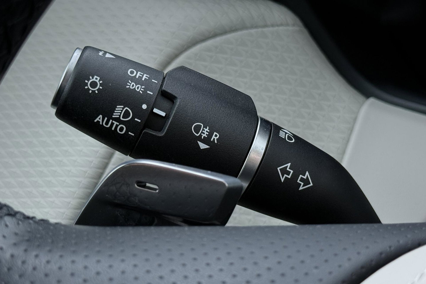 Land Rover Range Rover Velar 2.0 D200 R-Dynamic SE | ACC | Meridian Surround | Matrix LED | Keyless Entry | Stoel+Stuurverwarming | 20 inch
