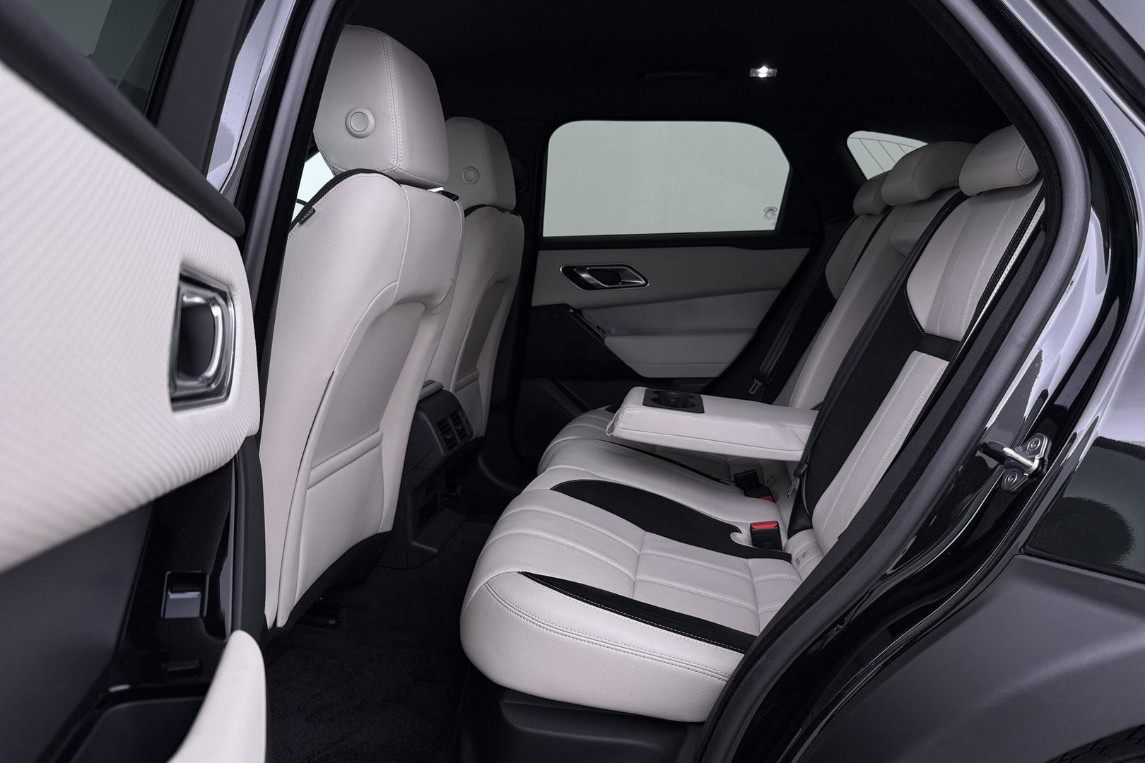 Land Rover Range Rover Velar 2.0 D200 R-Dynamic SE | ACC | Meridian Surround | Matrix LED | Keyless Entry | Stoel+Stuurverwarming | 20 inch