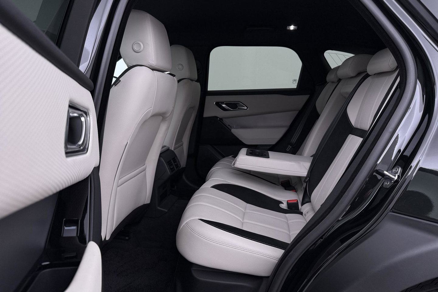 Land Rover Range Rover Velar 2.0 D200 R-Dynamic SE | ACC | Meridian Surround | Matrix LED | Keyless Entry | Stoel+Stuurverwarming | 20 inch