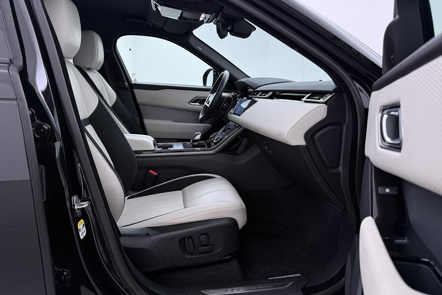 Land Rover Range Rover Velar 2.0 D200 R-Dynamic SE | ACC | Meridian Surround | Matrix LED | Keyless Entry | Stoel+Stuurverwarming | 20 inch