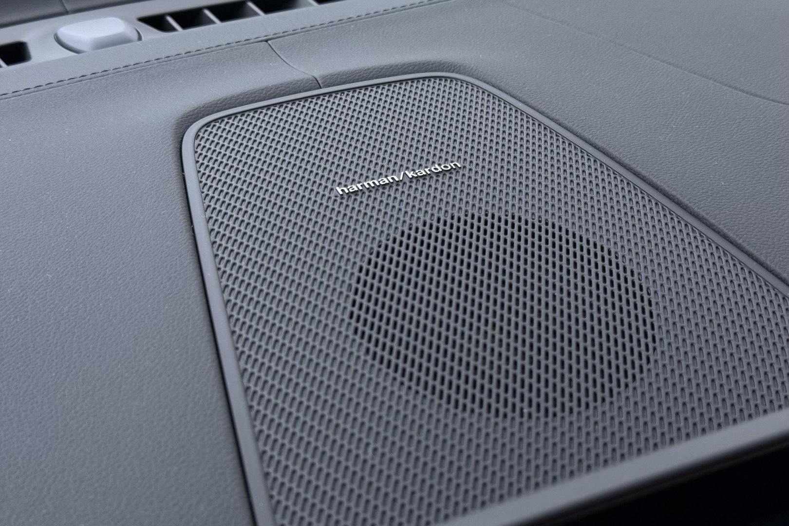 Volvo XC60 T8 Plug-in hybrid Ultra Black Edition | ACC | Panoramadak | 360° Camera | Head-Up | Harman/Kardon | 22 Inch