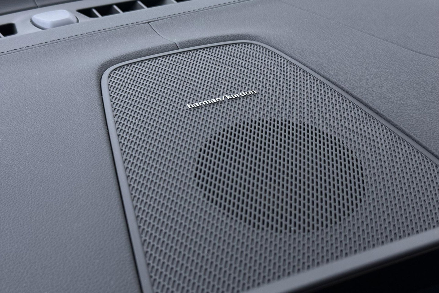 Volvo XC60 T8 Plug-in hybrid Ultra Black Edition | ACC | Panoramadak | 360° Camera | Head-Up | Harman/Kardon | 22 Inch
