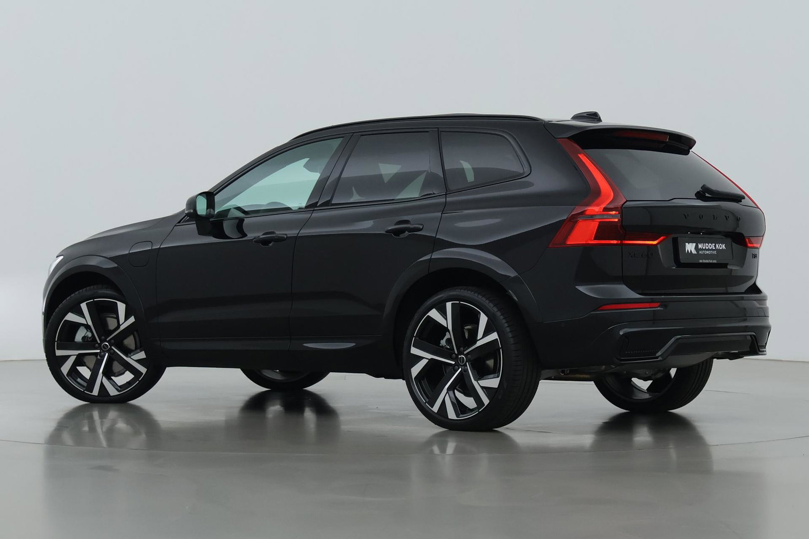 Volvo XC60 T8 Plug-in hybrid Ultra Black Edition | ACC | Panoramadak | 360° Camera | Head-Up | Harman/Kardon | 22 Inch