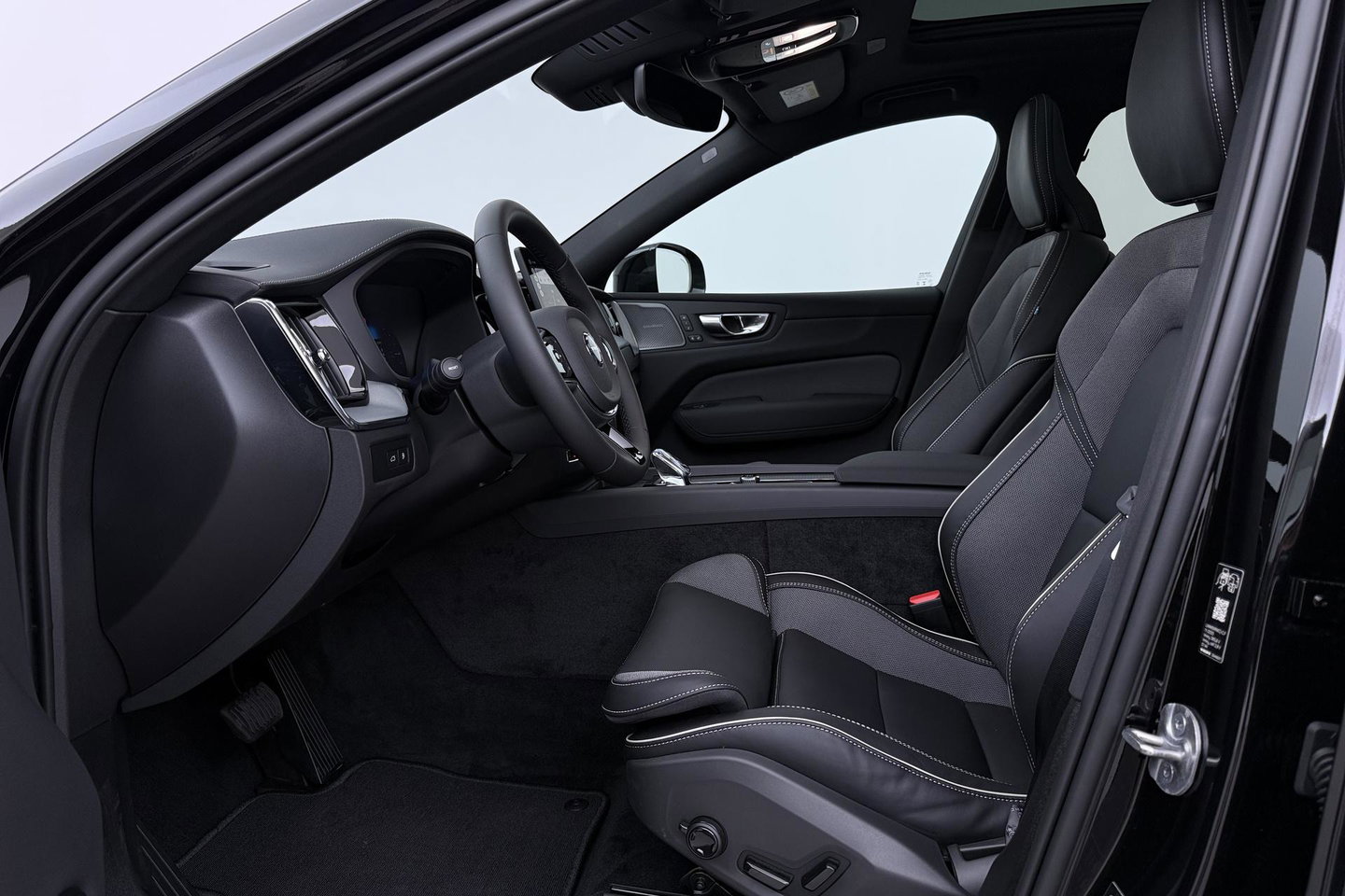 Volvo XC60 T8 Plug-in hybrid Ultra Black Edition | ACC | Panoramadak | 360° Camera | Head-Up | Harman/Kardon | 22 Inch
