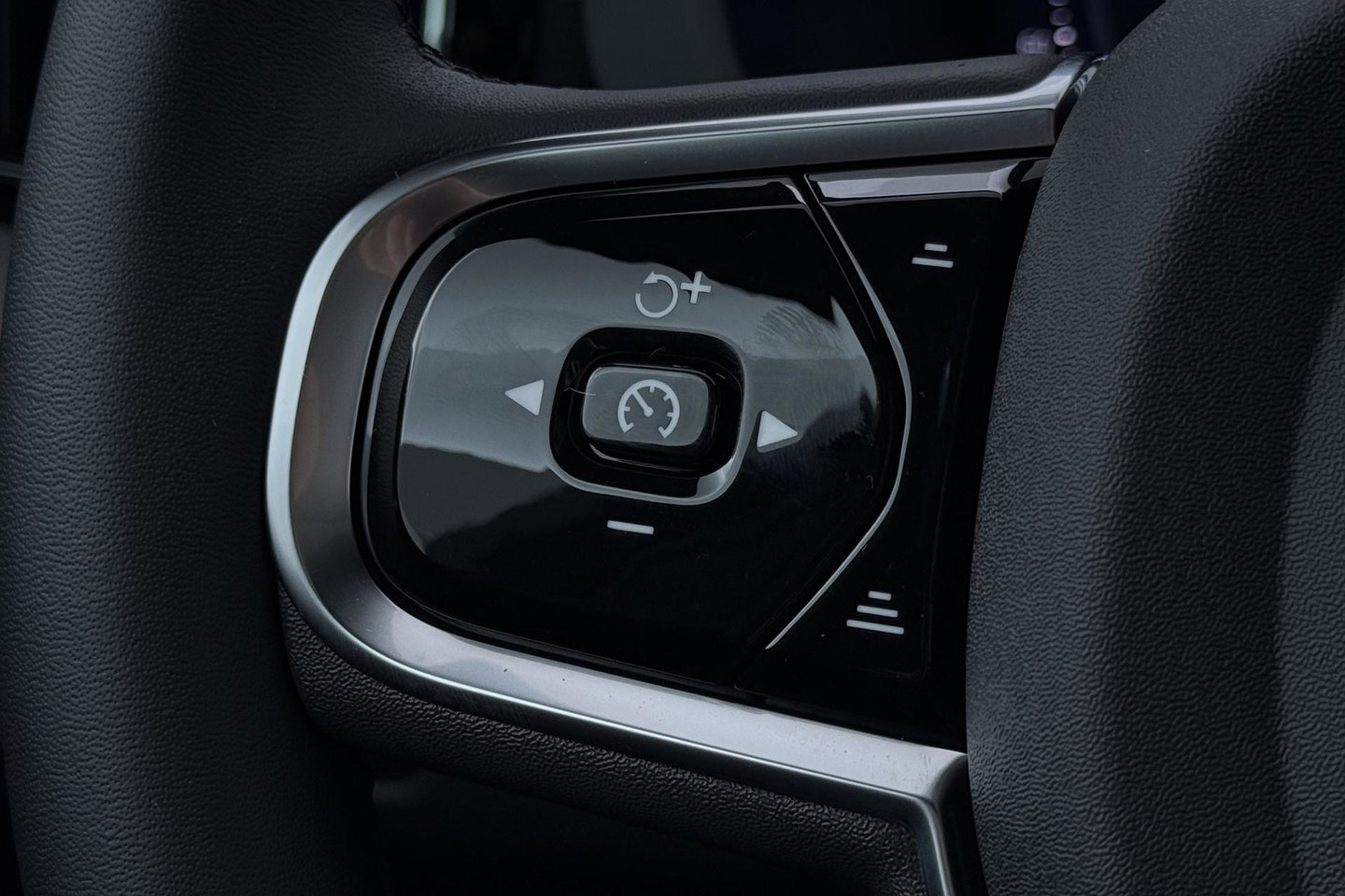 Volvo XC60 T8 Plug-in hybrid Ultra Black Edition | ACC | Panoramadak | 360° Camera | Head-Up | Harman/Kardon | 22 Inch