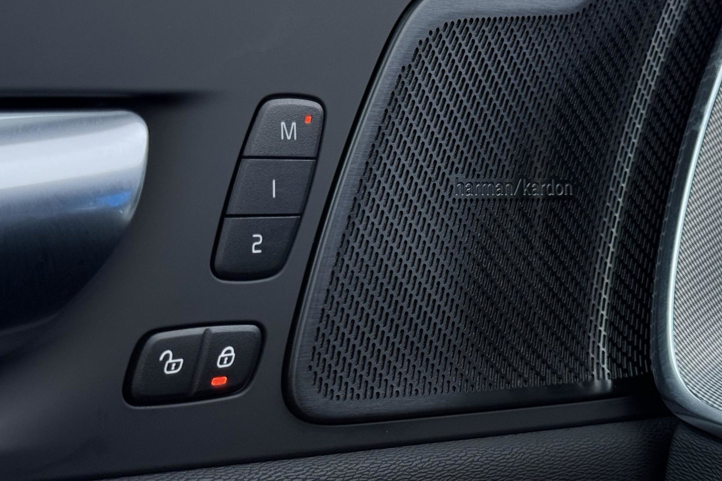 Volvo XC60 T8 Plug-in hybrid Ultra Black Edition | ACC | Panoramadak | 360° Camera | Head-Up | Harman/Kardon | 22 Inch