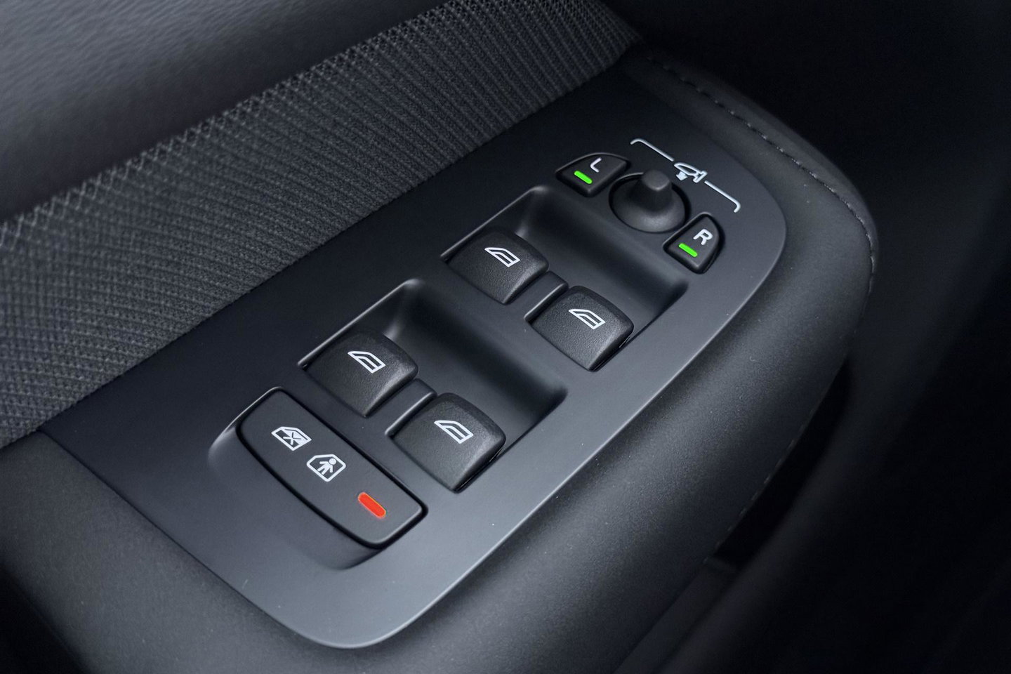 Volvo XC60 T8 Plug-in hybrid Ultra Black Edition | ACC | Panoramadak | 360° Camera | Head-Up | Harman/Kardon | 22 Inch