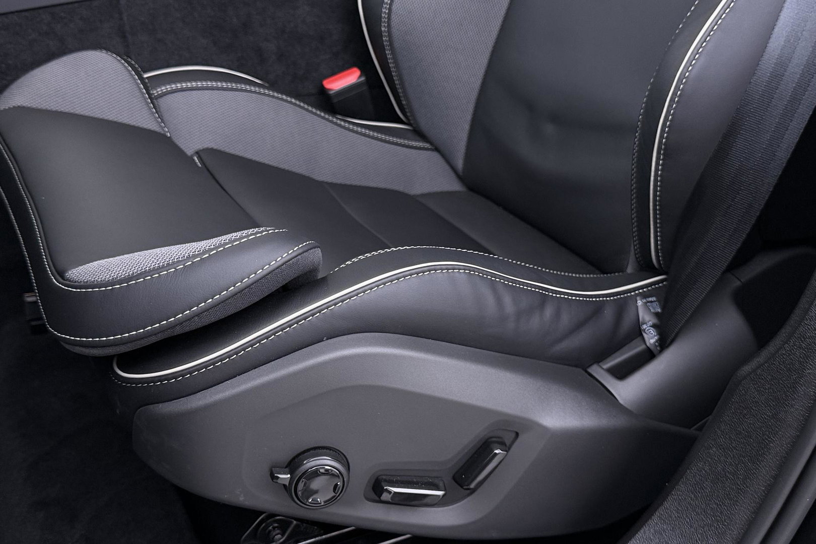 Volvo XC60 T8 Plug-in hybrid Ultra Black Edition | ACC | Panoramadak | 360° Camera | Head-Up | Harman/Kardon | 22 Inch