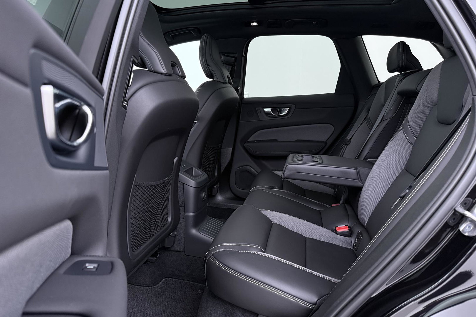 Volvo XC60 T8 Plug-in hybrid Ultra Black Edition | ACC | Panoramadak | 360° Camera | Head-Up | Harman/Kardon | 22 Inch
