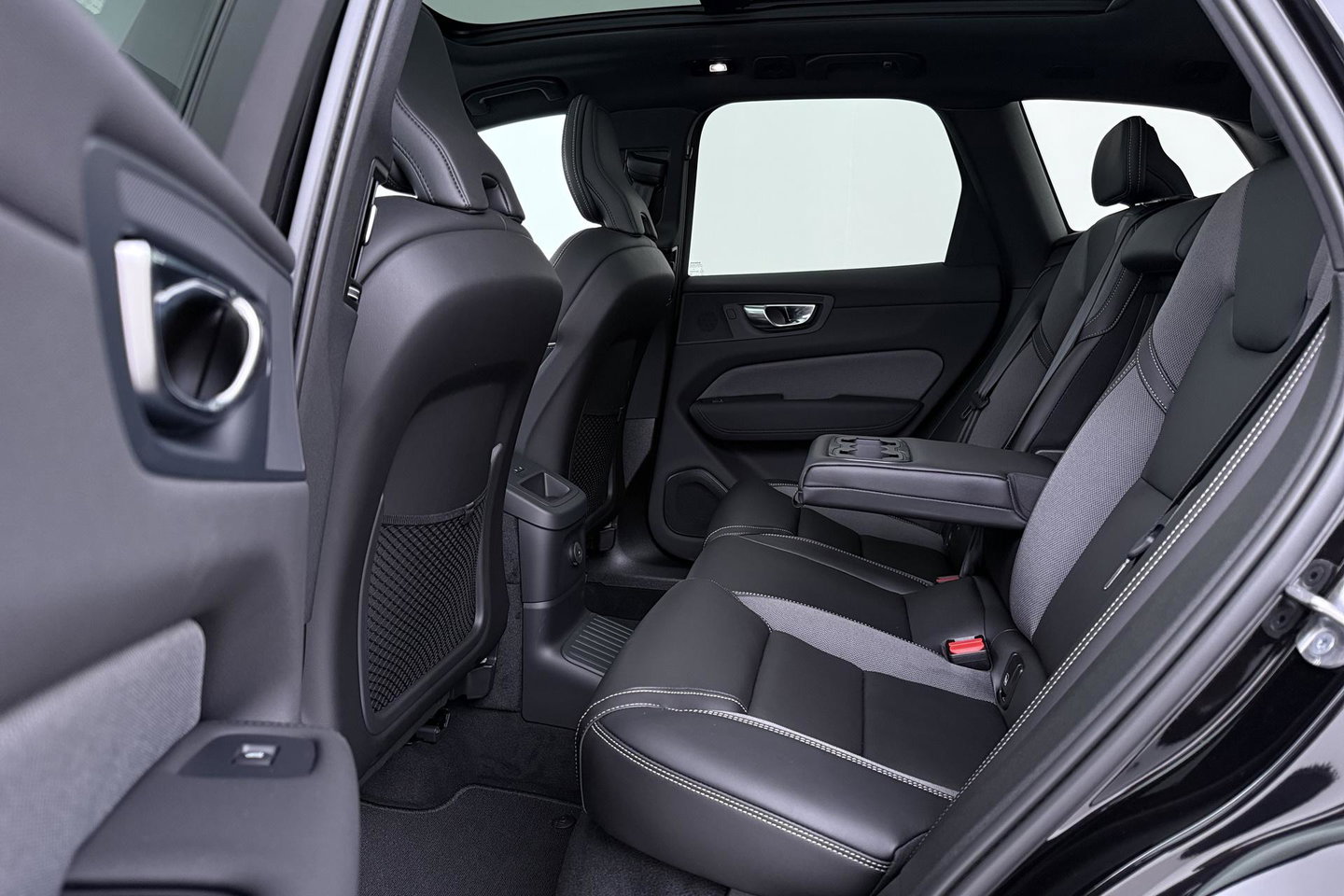 Volvo XC60 T8 Plug-in hybrid Ultra Black Edition | ACC | Panoramadak | 360° Camera | Head-Up | Harman/Kardon | 22 Inch