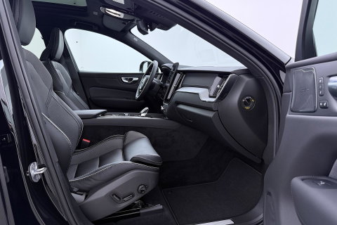 Volvo XC60 T8 Plug-in hybrid Ultra Black Edition | ACC | Panoramadak | 360° Camera | Head-Up | Harman/Kardon | 22 Inch