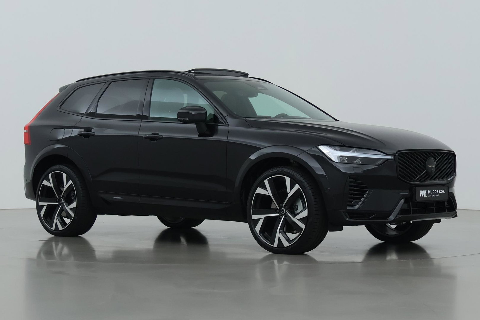 Volvo XC60 T8 Plug-in hybrid Ultra Black Edition | ACC | Panoramadak | 360° Camera | Head-Up | Harman/Kardon | 22 Inch