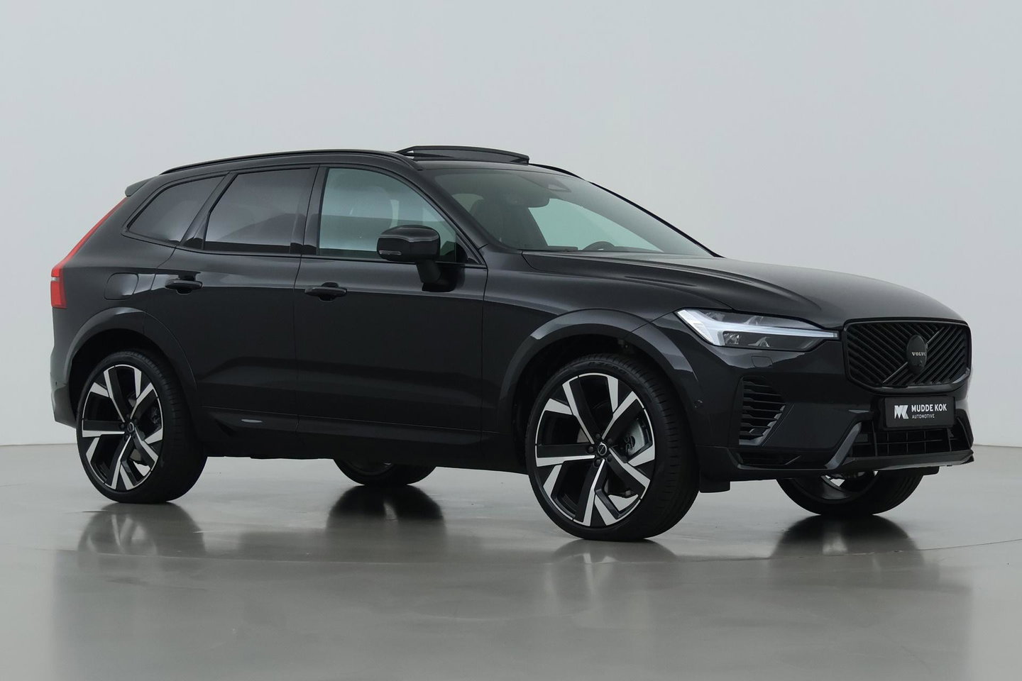 Volvo XC60 T8 Plug-in hybrid Ultra Black Edition | ACC | Panoramadak | 360° Camera | Head-Up | Harman/Kardon | 22 Inch