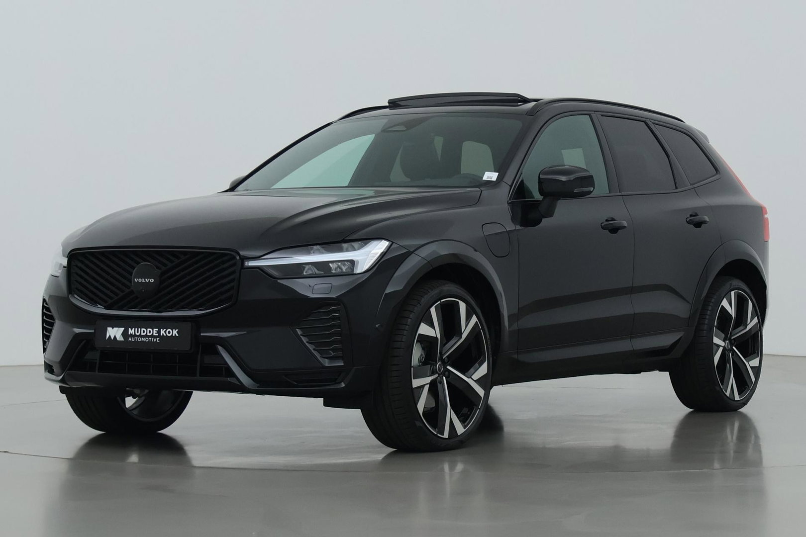 Volvo XC60 T8 Plug-in hybrid Ultra Black Edition | ACC | Panoramadak | 360° Camera | Head-Up | Harman/Kardon | 22 Inch