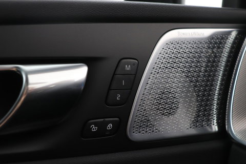 Volvo XC60 T8 Plug-in hybrid Ultra Black Edition | ACC | Panoramadak | Bowers&Wilkins | Head-Up | 360° Camera | Massage+Ventilatie | 21 inch