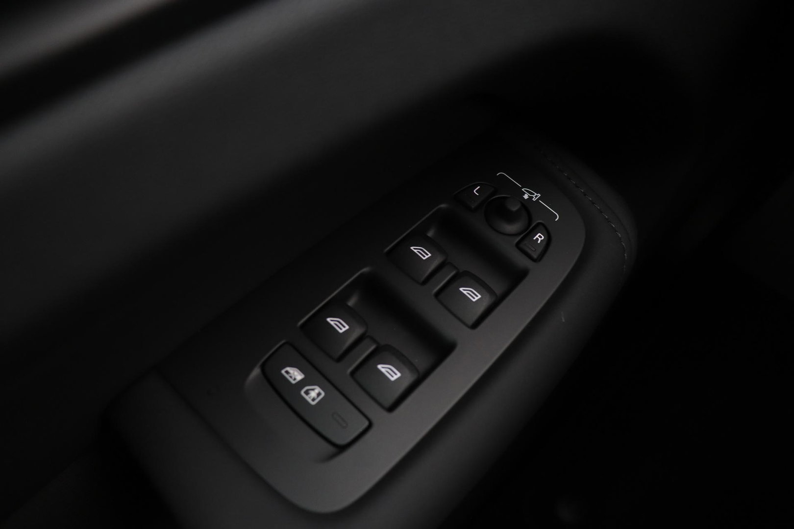 Volvo XC60 T8 Plug-in hybrid Ultra Black Edition | ACC | Panoramadak | Bowers&Wilkins | Head-Up | 360° Camera | Massage+Ventilatie | 21 inch
